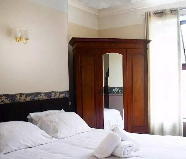 בית מלון כפרי The Butlers