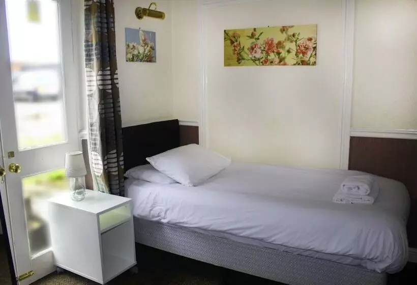 בית מלון כפרי The Butlers