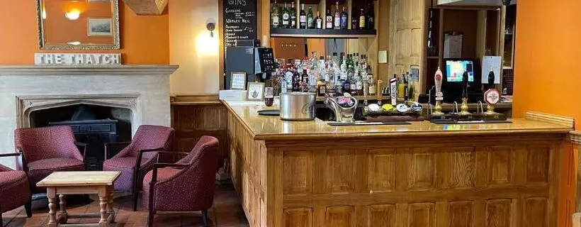 בית מלון כפרי The Thatched Cottage Inn