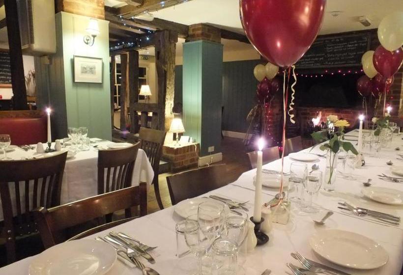 فندق صغير White Horse Inn