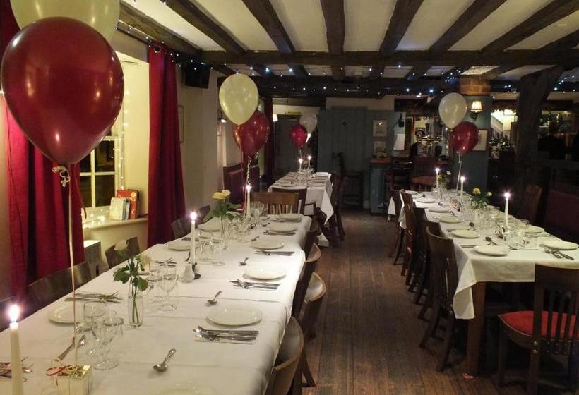 فندق صغير White Horse Inn