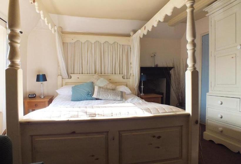 فندق صغير White Horse Inn