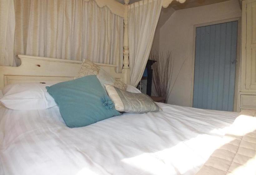 فندق صغير White Horse Inn