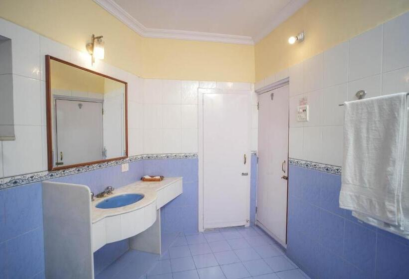 בית מלון כפרי Nilambag Palace