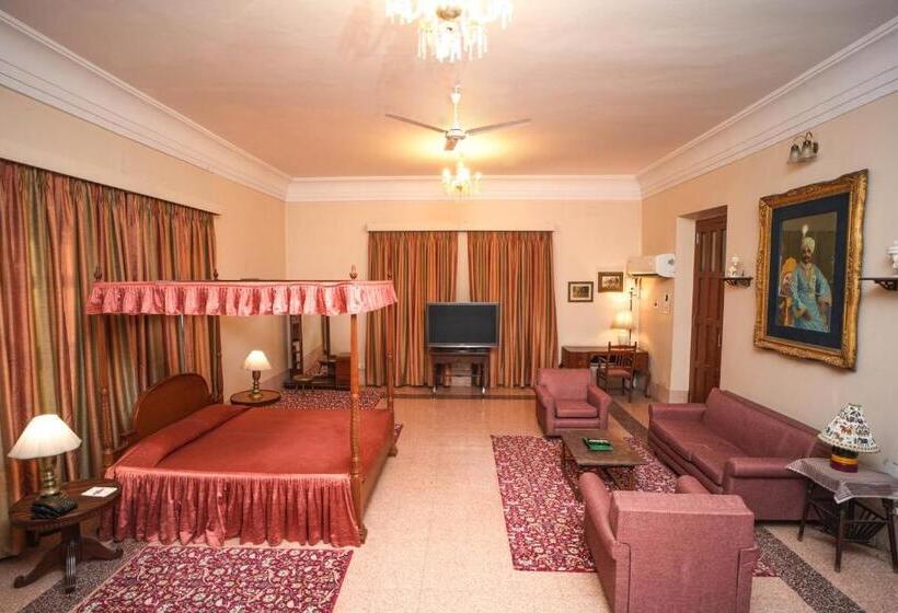 בית מלון כפרי Nilambag Palace