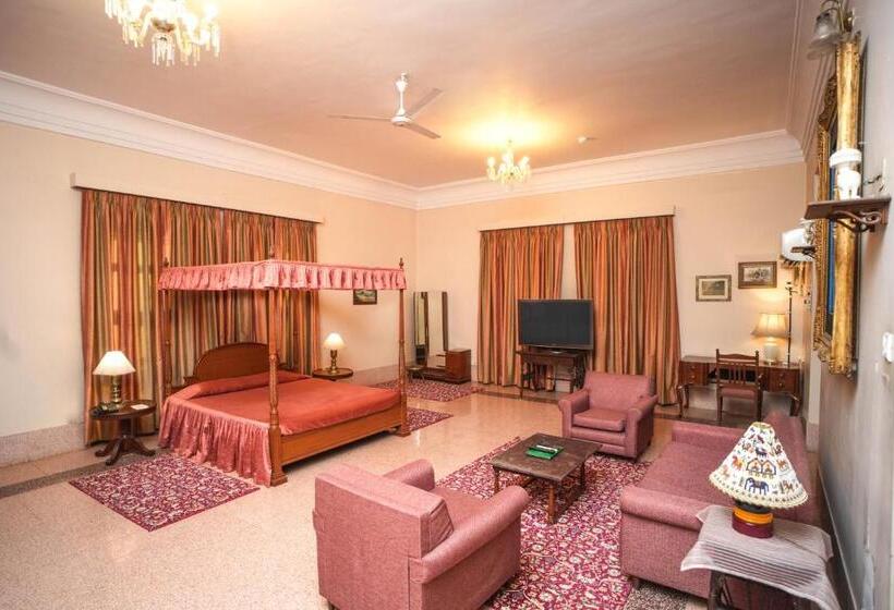 בית מלון כפרי Nilambag Palace