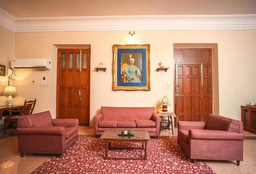 ホテル Nilambag Palace