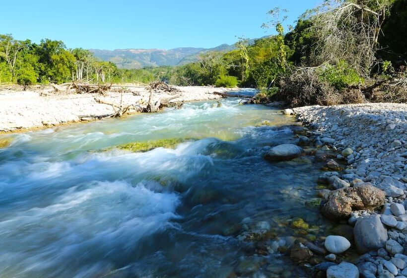 هتل Platon Ecolodge