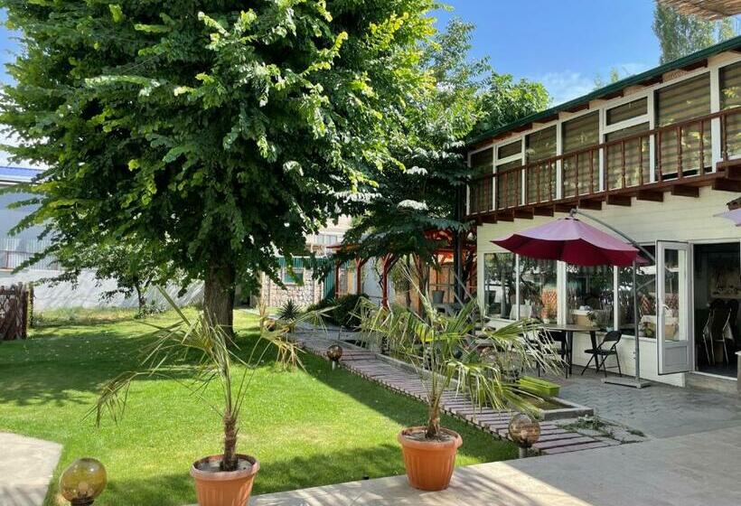 پانسیون Eco House