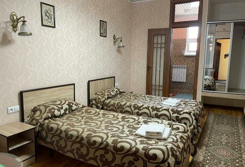 پانسیون Eco House