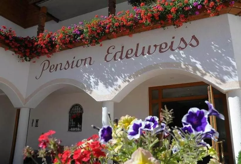 Aamiaismajoitus (B&B) Pensione Edelweiss