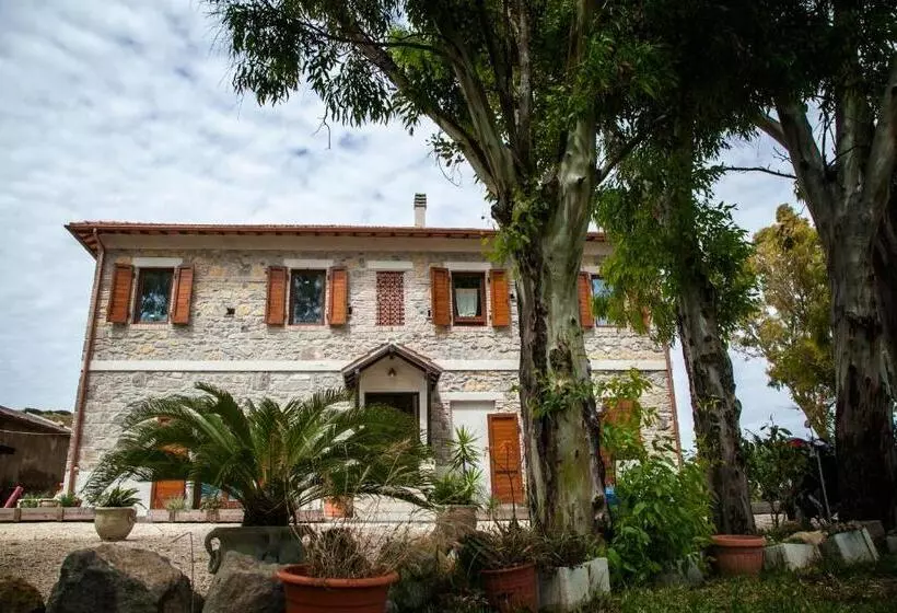 Aamiaismajoitus (B&B) Locanda Villa Naumanni