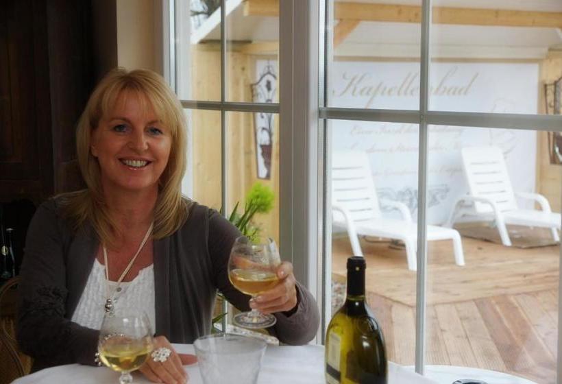 Landsitz Kapellenhöhe, Hotel Garni