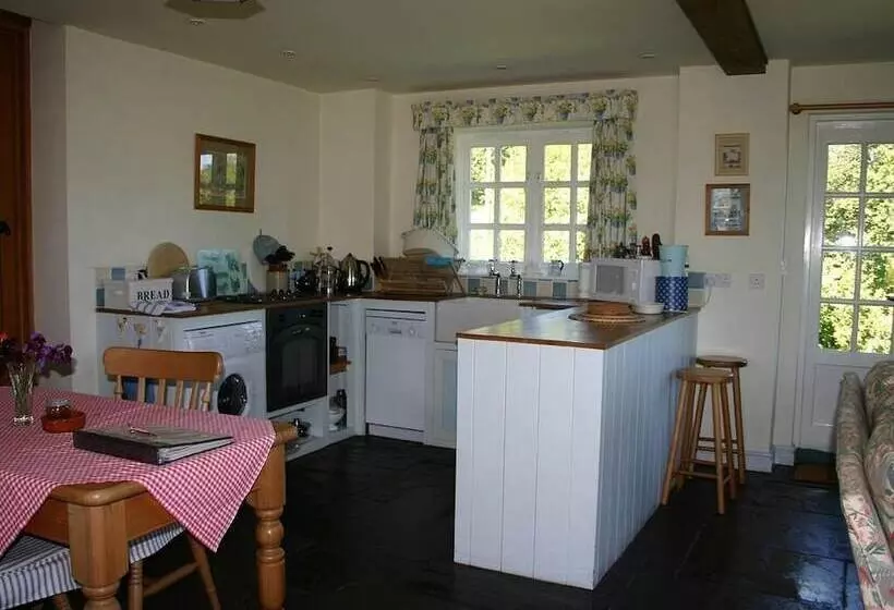 Alltybrain Farm Cottages And B&b