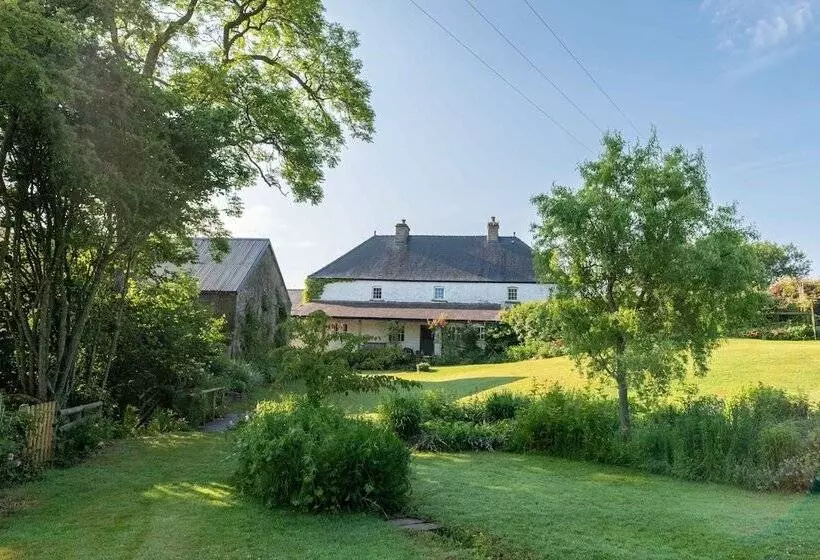 Alltybrain Farm Cottages And B&b