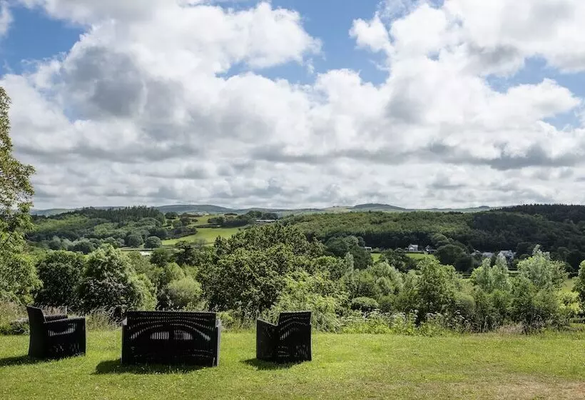 Coed Mawr Hall Bed & Breakfast