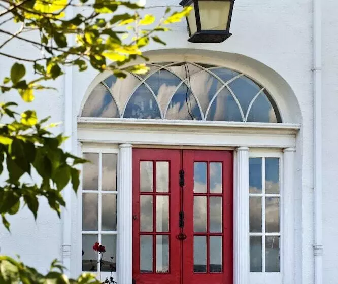 Coed Mawr Hall Bed & Breakfast