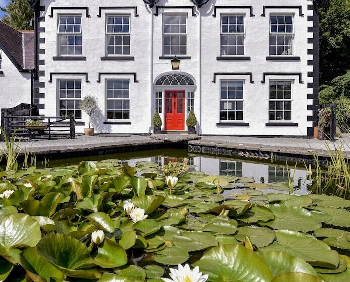 Coed Mawr Hall Bed & Breakfast