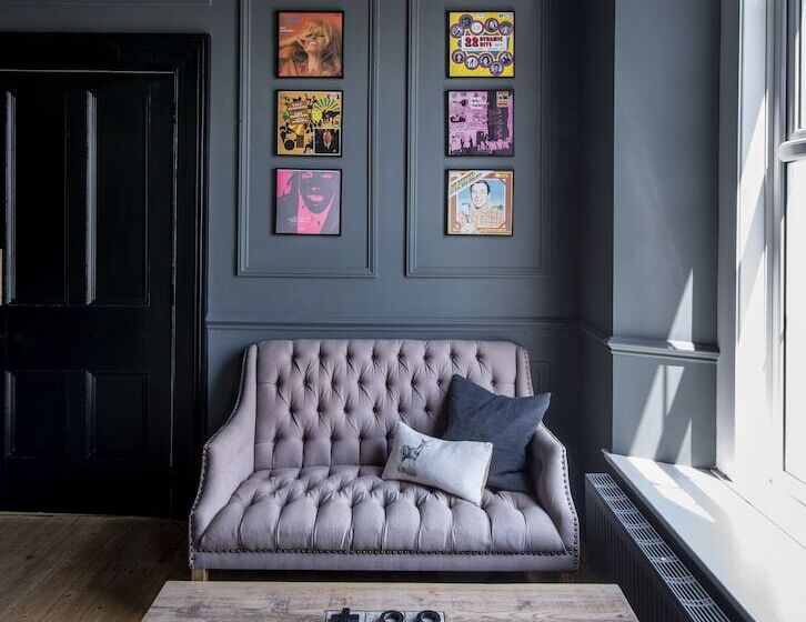 Coed Mawr Hall Bed & Breakfast