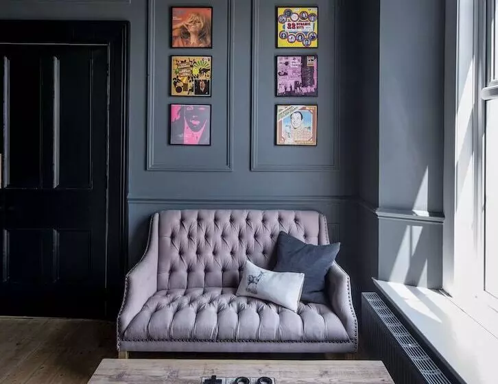 Coed Mawr Hall Bed & Breakfast