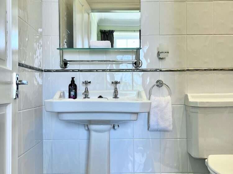 Coed Mawr Hall Bed & Breakfast