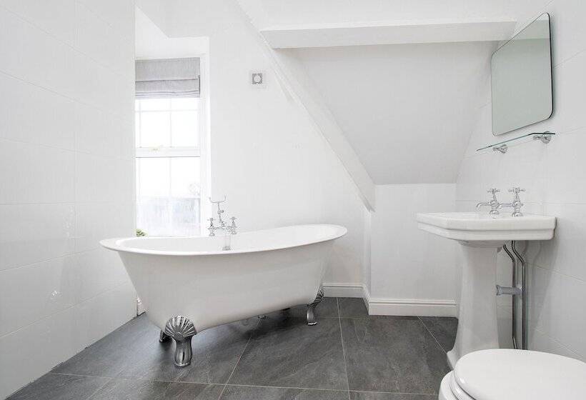 Coed Mawr Hall Bed & Breakfast