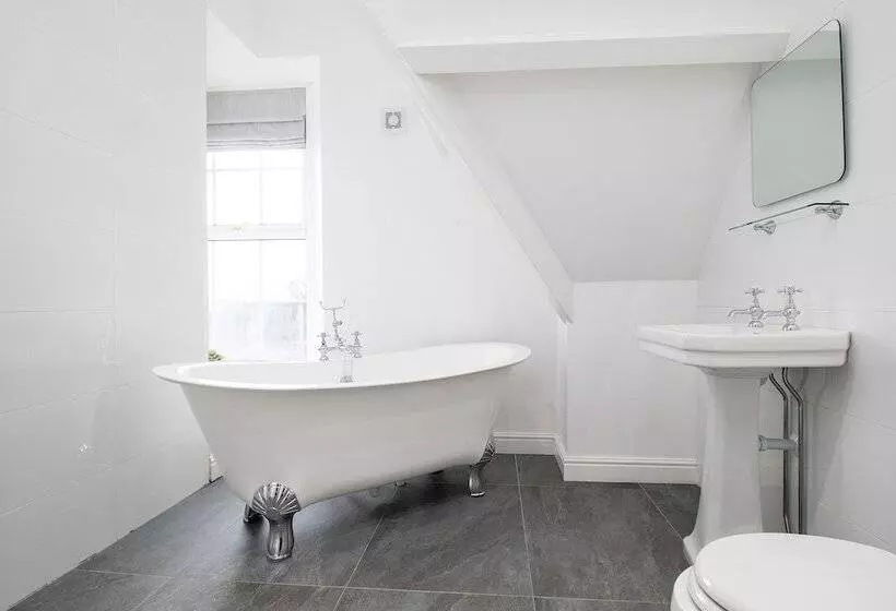 Coed Mawr Hall Bed & Breakfast