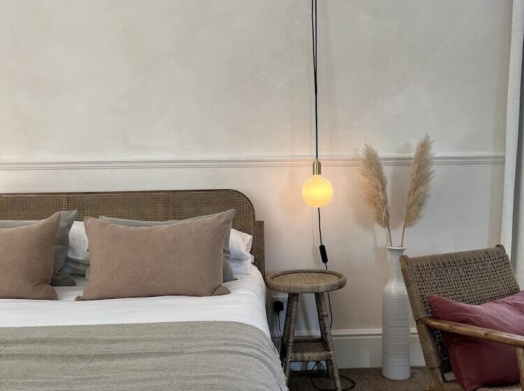 Coed Mawr Hall Bed & Breakfast