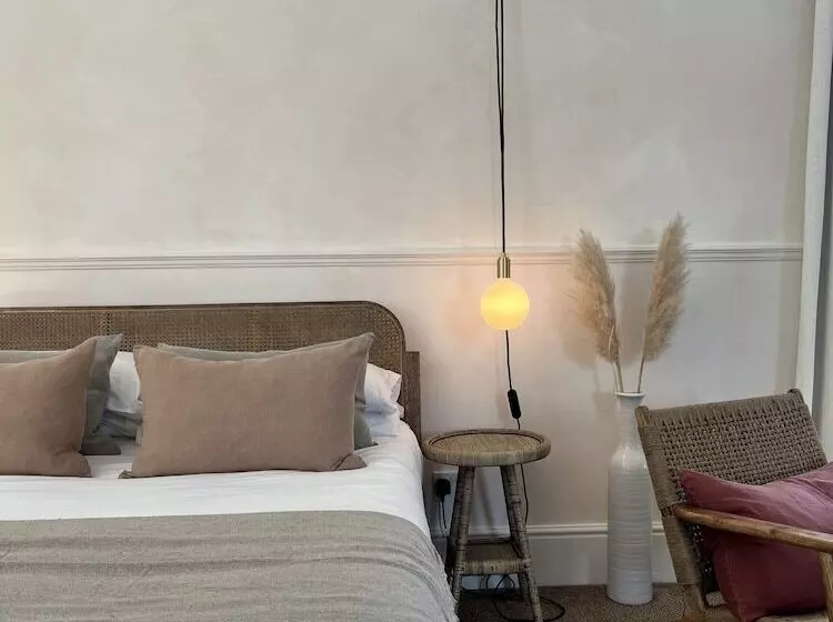 Coed Mawr Hall Bed & Breakfast