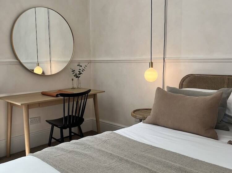 Coed Mawr Hall Bed & Breakfast