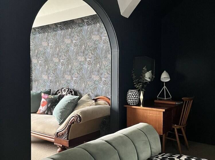 Coed Mawr Hall Bed & Breakfast