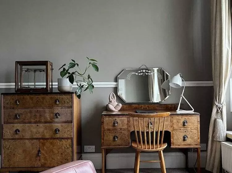 Coed Mawr Hall Bed & Breakfast