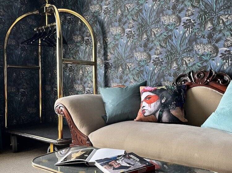 Coed Mawr Hall Bed & Breakfast