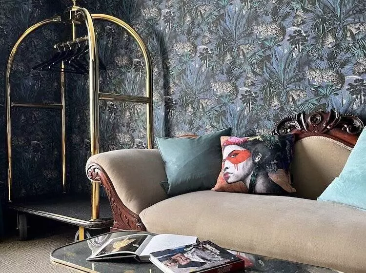 Coed Mawr Hall Bed & Breakfast