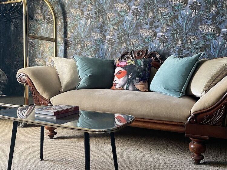 Coed Mawr Hall Bed & Breakfast