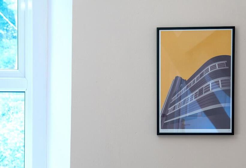 Coed Mawr Hall Bed & Breakfast