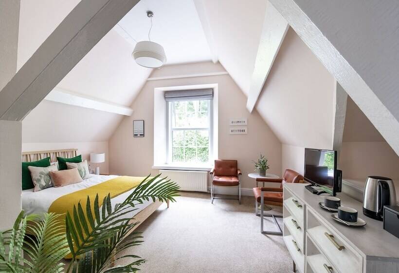 Coed Mawr Hall Bed & Breakfast