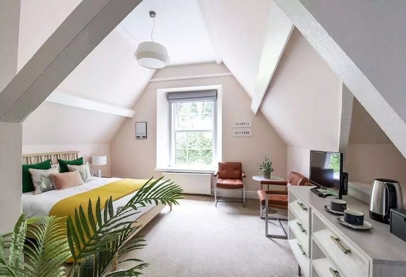 Coed Mawr Hall Bed & Breakfast