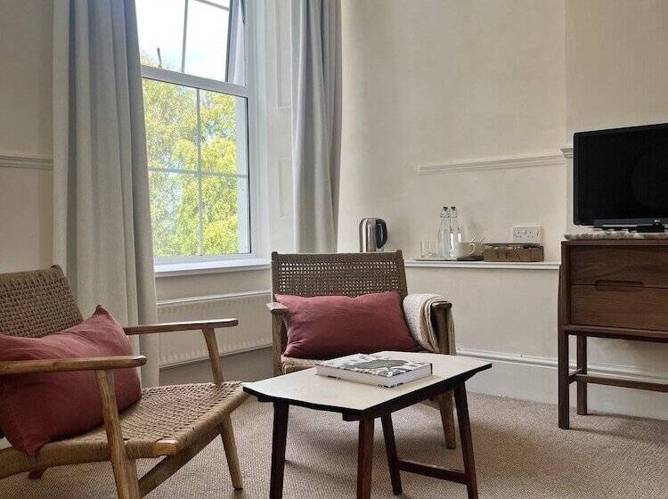 Coed Mawr Hall Bed & Breakfast