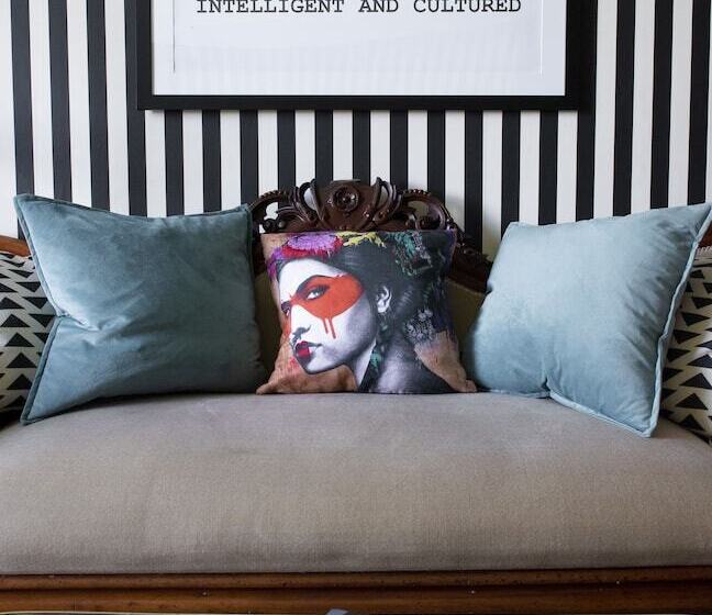 Coed Mawr Hall Bed & Breakfast