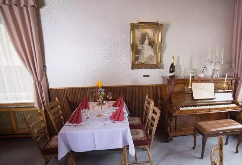 Hotelli Zur Post   Burg An Der Mosel