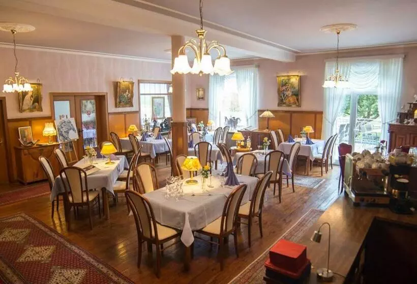 Hotelli Zur Post   Burg An Der Mosel