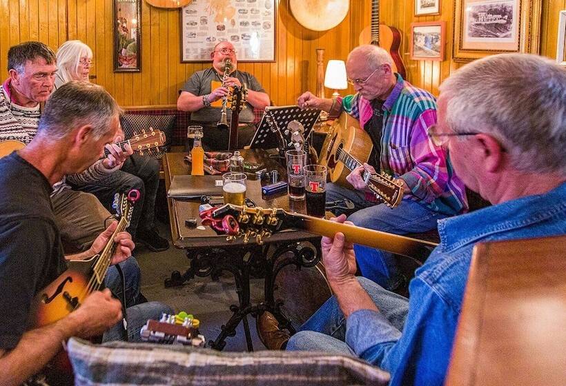 Invershin Hotel Bunkhouse & Bar