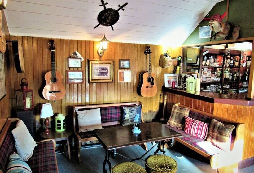 Invershin Hotel Bunkhouse & Bar