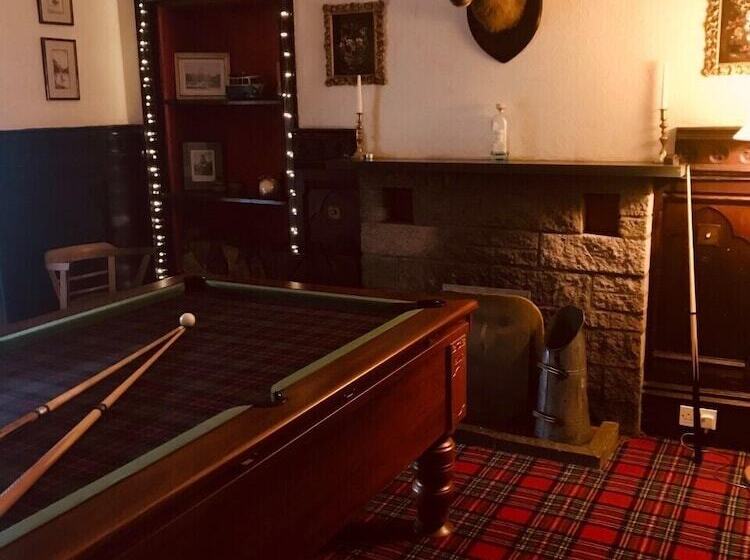 Invershin Hotel Bunkhouse & Bar