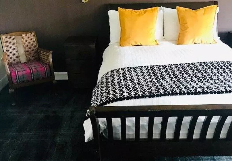 Invershin Hotel Bunkhouse & Bar