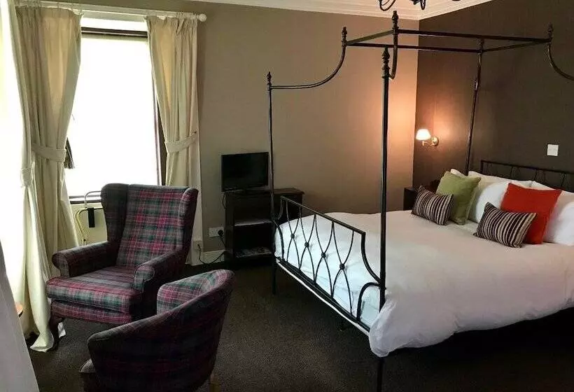 Invershin Hotel Bunkhouse & Bar