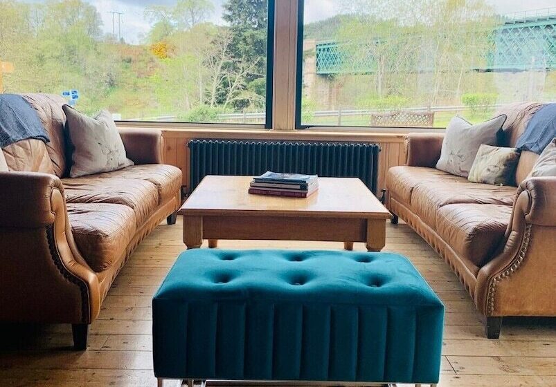 Invershin Hotel Bunkhouse & Bar