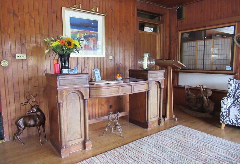 Invershin Hotel Bunkhouse & Bar