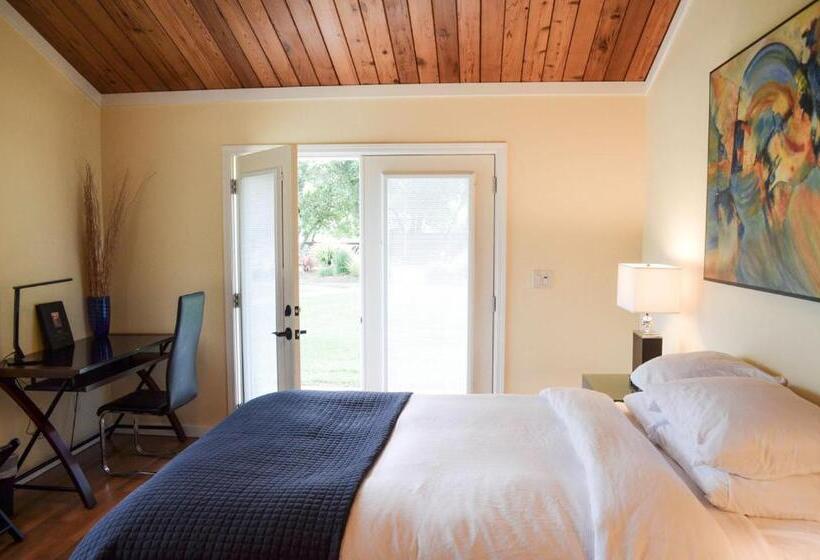 Общежитие Indian Creek Inn